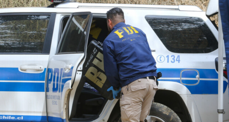 Mujer y su hijo mueren tras incendio en comuna de Alhué: PDI investiga posible femicidio y parricidio