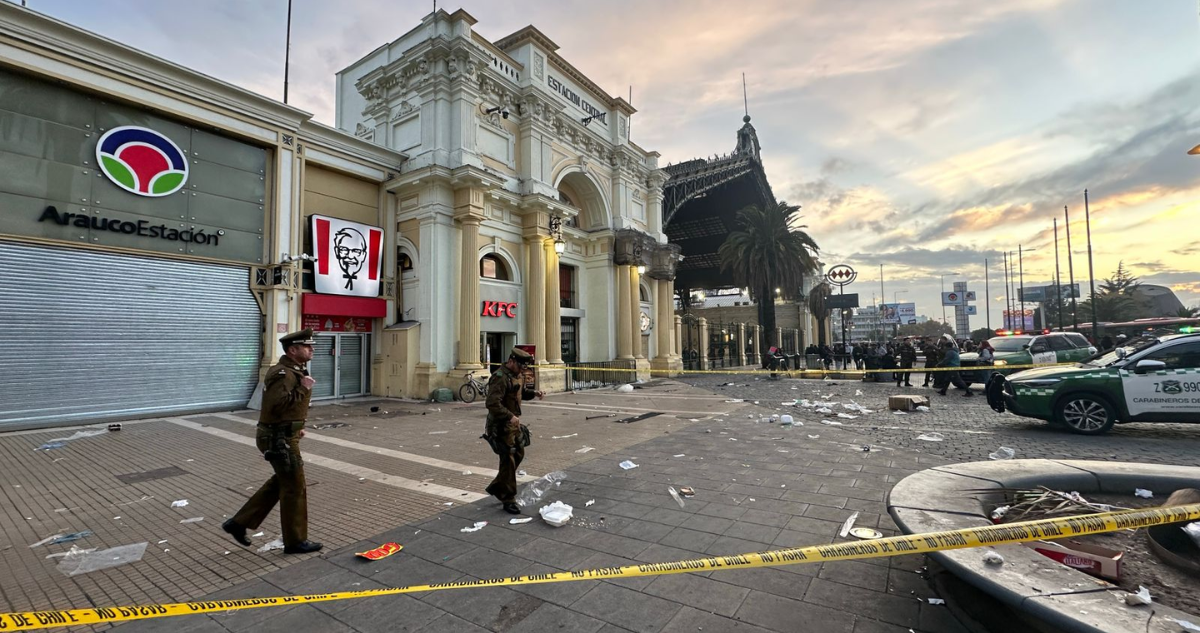 Reportan balacera entre comerciantes ambulantes en Estación Central: hay 1 persona herida