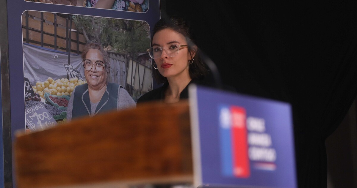 Ministra Vallejo hace llamado a la “responsabilidad” ante críticas contra condonación del CAE