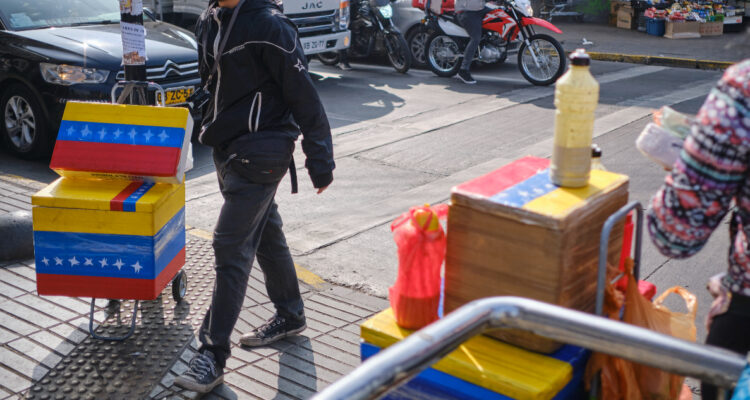 INE reporta alza de desempleo de los extranjeros en Chile y también aumento de la informalidad laboral