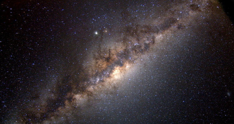 A la vuelta de la esquina: descubren que las estrellas más antiguas del Universo orbitan la Vía Láctea