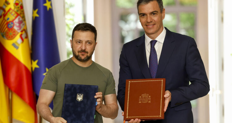 Volodimir Zelenski y Pedro Sánchez