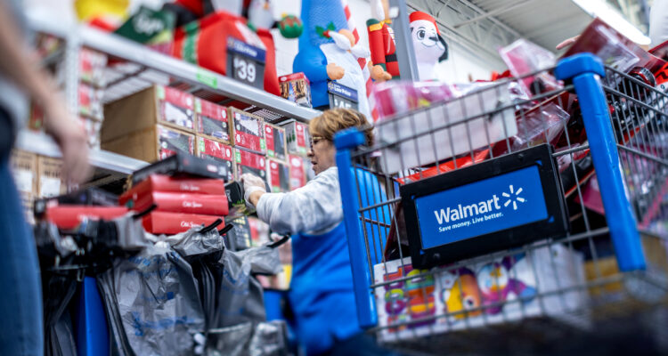 Los supermercados de EEUU, entre ellos Walmart, anuncian que bajarán los precios