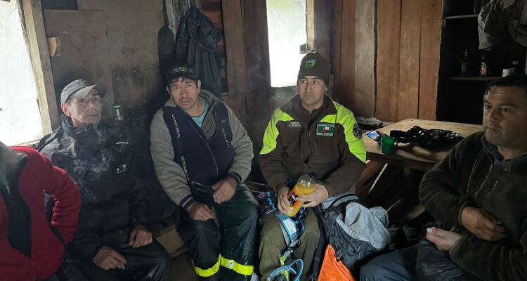 Trabajadores rescatados de volcán Apagado