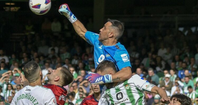 Claudio Bravo no seguirá en el Betis.