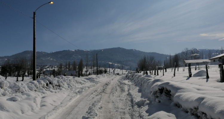 Lonquimay: maquinaria despeja rutas previos al ingreso de nuevo sistema frontal en la zona