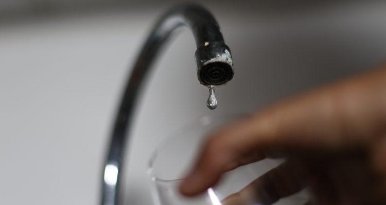 Vecinos de Las Parras en Valdivia ingresaron recurso contra AguasDécima.