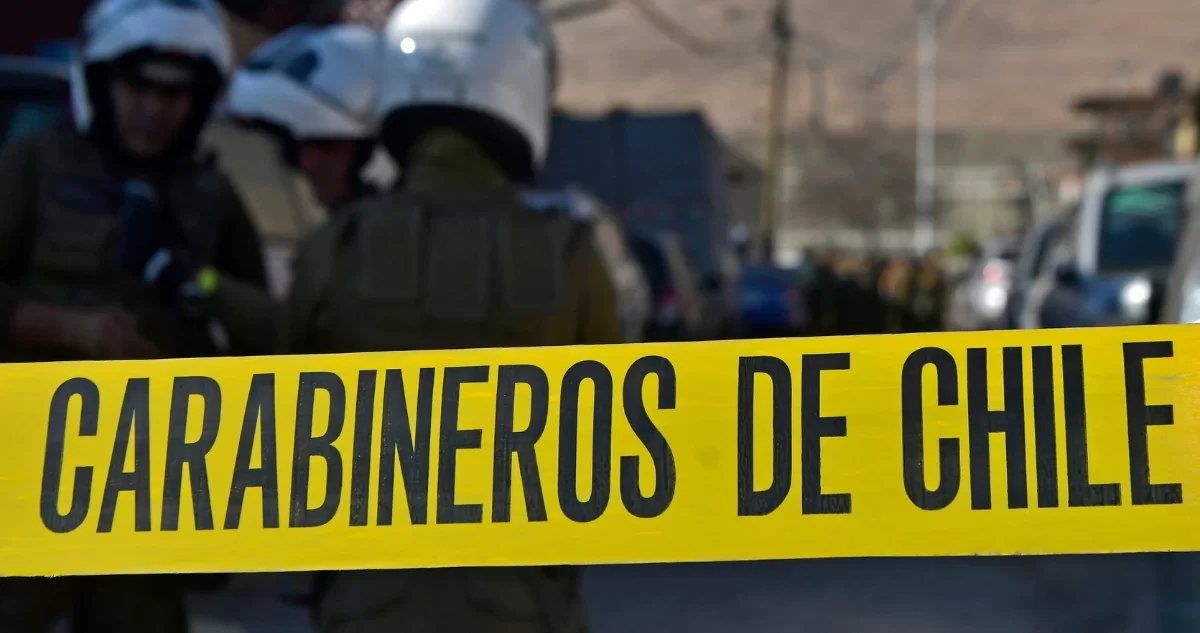 Sujeto de 15 años en riesgo vital tras chocar auto robado en la RM: era perseguido por la víctima