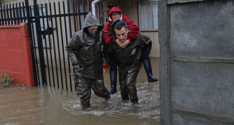 Intenso sistema frontal obliga a declarar Alerta Roja para la región del Bío Bío