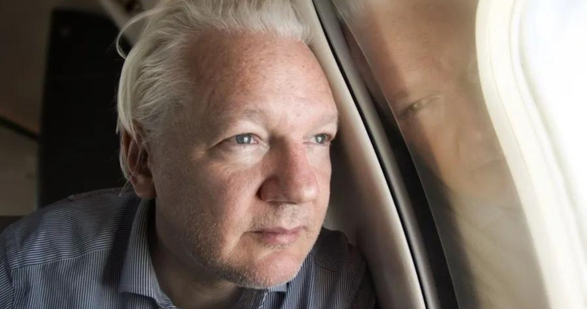 WikiLeaks afirma que Assange estuvo aislado 23 horas diarias y en una celda de 2×3 metros por 5 años