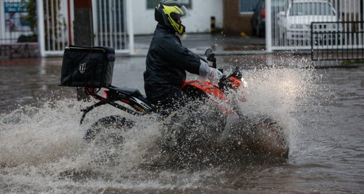 Fuerte lluvia en la RM
