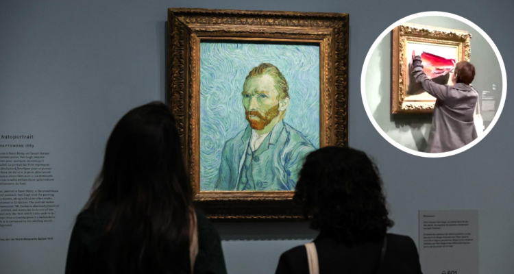 Foto de exhivición de Monet en el Museo de Orsay de París y activista pegando poster sobre uno de los cuadros
