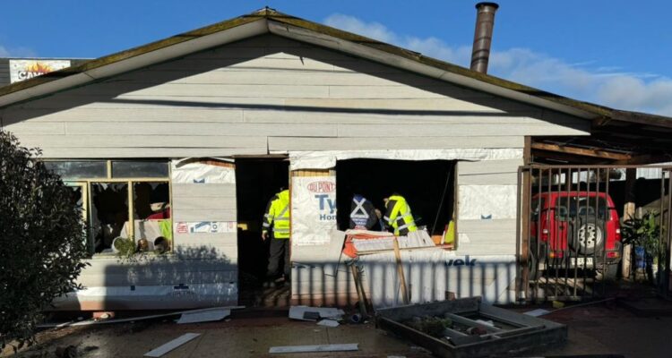 Adulta mayor termina con quemaduras en rostro y brazos tras explosión por fuga de gas en Panguipulli