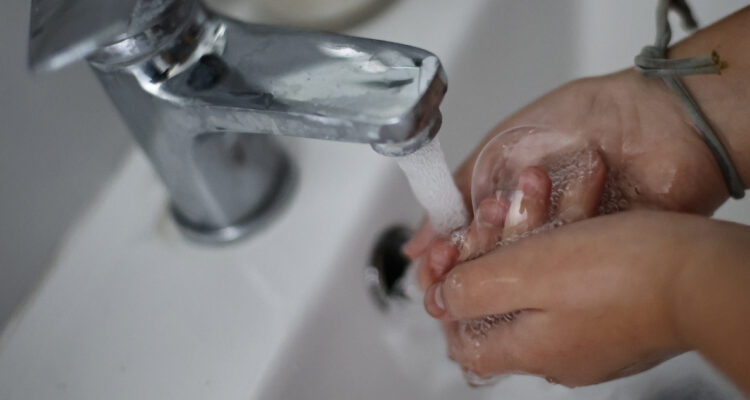 MOP asegura normalidad en suministro de agua pese a aumento del cauce en río Maipo