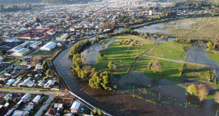 Imagen desde el aire de inundación que derivó en Alerta Roja para provincia de Cautín