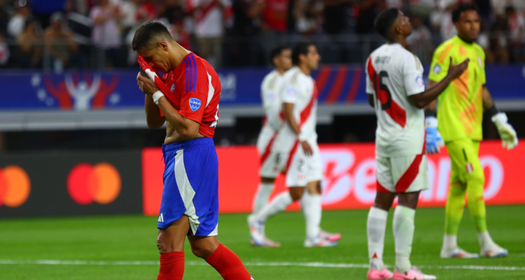 Alexis Sánchez se llena de críticas en redes.