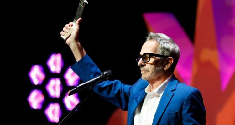 El actor chilenos Alfredo Castro recibe homenaje en Festival de Guadalajara en México y repudia genocidio del ejército de Israel a Palestina.
