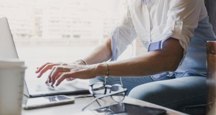 Cómo es el tipo de alimentación que deberían tener las personas que trabajan sentadas