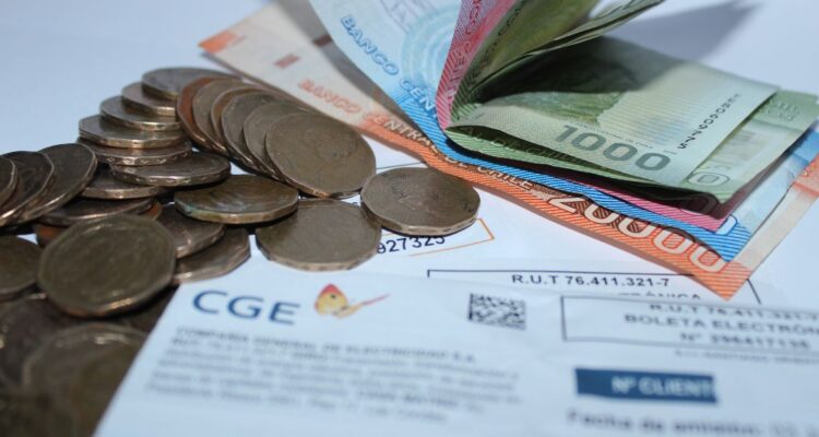 Frente Amplio pide aumentar el subsidio y los mecanismos ante inminente alza de cuentas de la luz