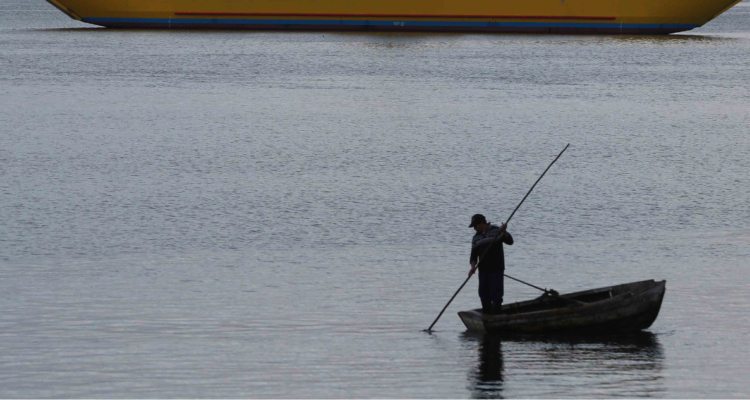 Imagen de pescador en Ancud por querella que causó molestia en comunidad