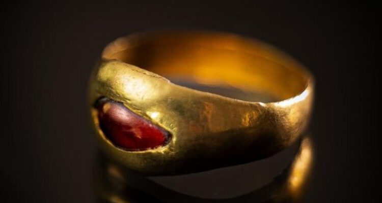 Encuentran un anillo de oro de 2.300 años de antigüedad en Jerusalén