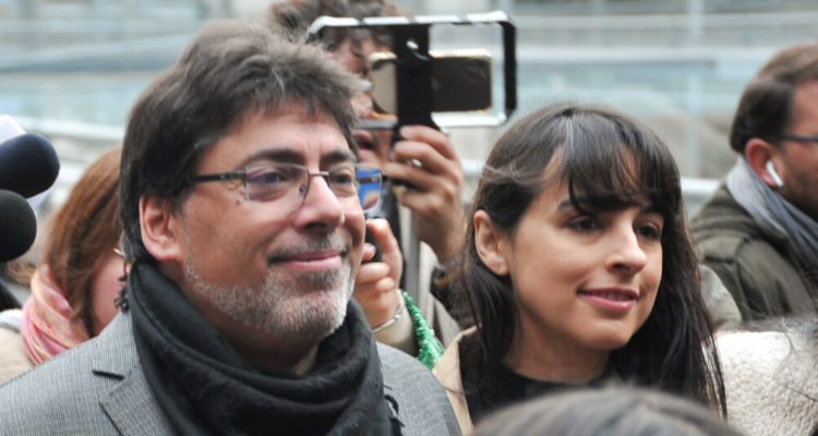 Daniel Jadue junto a Anjuli Tostes en audiencia por caso Anjuli Tostes: la misteriosa mujer que acompaña al Alcalde Daniel Jadue en audiencia por caso Achifarp