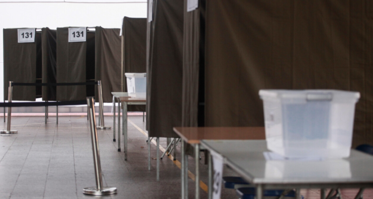 Baja participación marca el comienzo de la jornada de elecciones primarias en el país