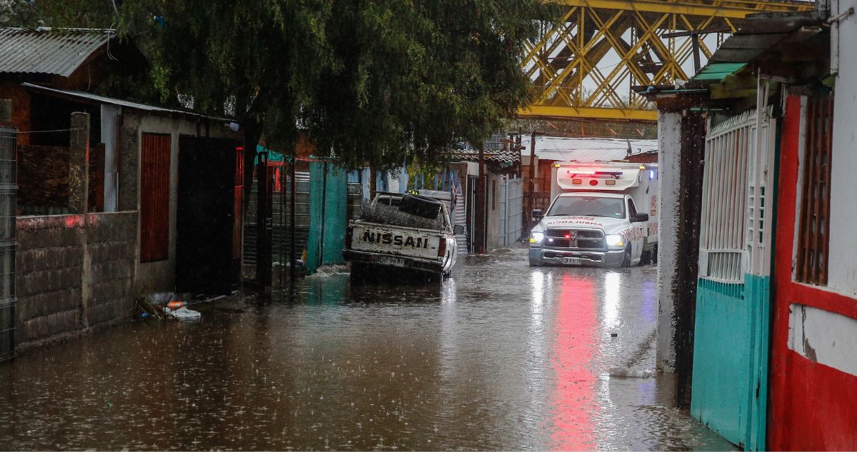 Según el último balance del Senapred en Chile hay más de 11 mil damnificados y 3 mil personas aisladas por el sistema frontal temporal lluvias.