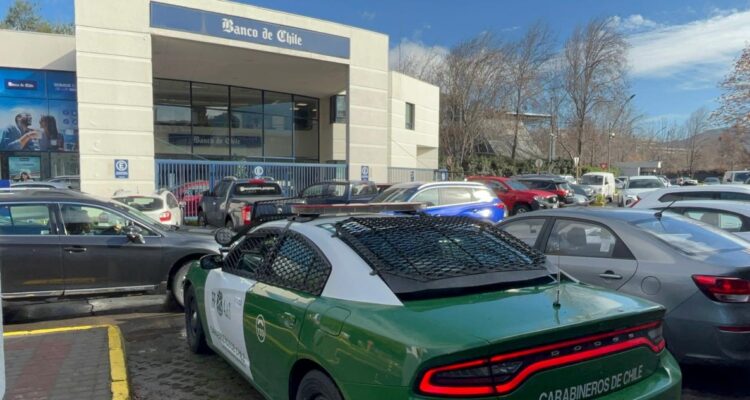 Operativo en banco de La Dehesa por hombre que abandonó intencionalmente un paquete sospechoso