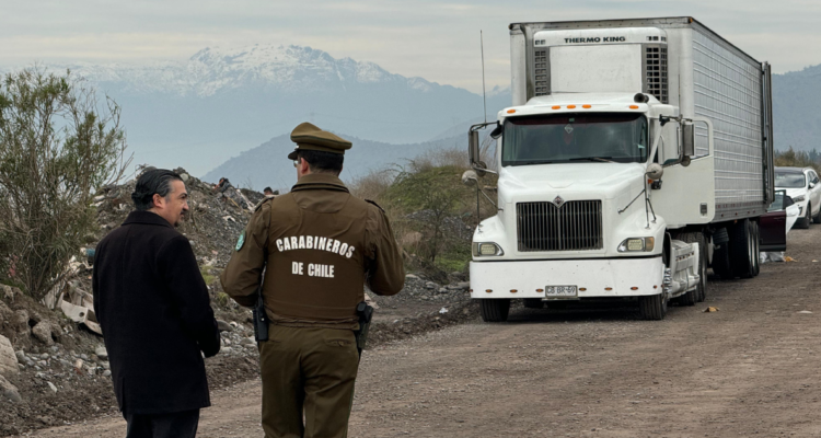 Banda armada transportaba 22 sacos de cocaína en un camión en San Bernardo cuatro sujetos detenidos