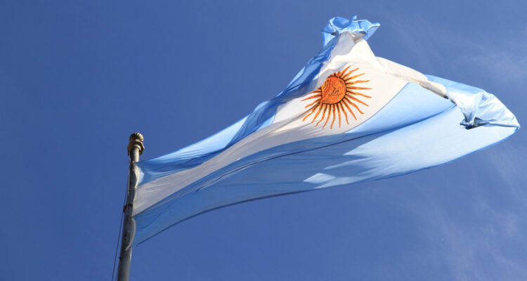 Argentina asegura que mantiene por quinto mes consecutivo su superavit financiero