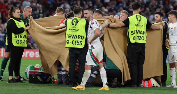 Crack de Hungría tuvo que ser evacuado en pleno duelo de Eurocopa.