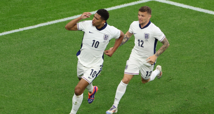 Jude Bellingham abre la cuenta para Inglaterra ante Serbia en la Eurocopa.