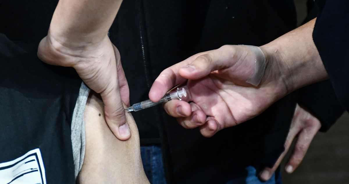 Persona inoculada por vacunación contra la influenza en el Bío Bío