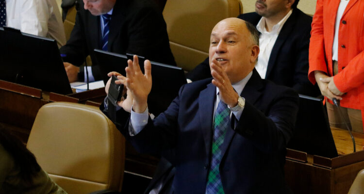 Enviarán a diputado Bobadilla a Comisión de Ética por polémica contratación de asesora