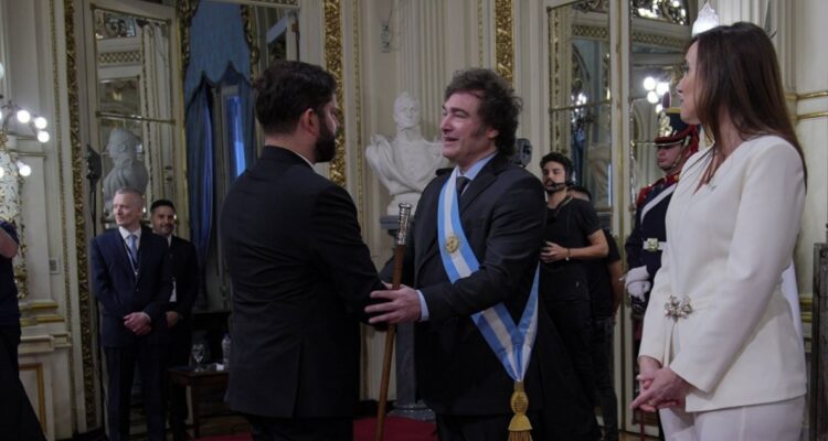 El abrazo del Beagle: parlamentarios argentinos piden encuentro entre Boric y Milei