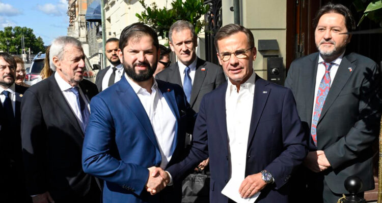 Caso de adopciones irregulares marcó encuentro entre presidente Boric y primer ministro sueco