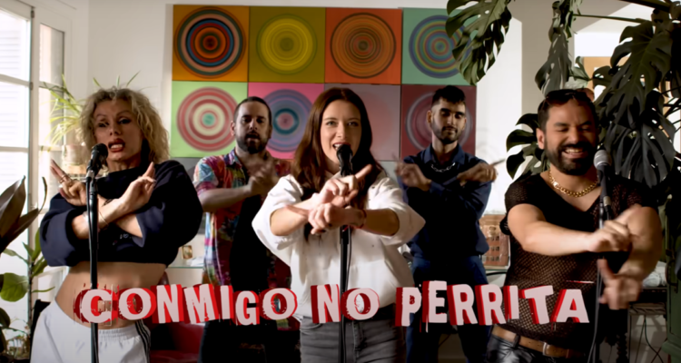 La actriz Carla Jara ha lanzado una canción titulada “Conmigo no Perrita”, inspirada en su quiebre matrimonial con Francisco Kaminski.