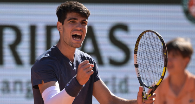 Carlos Alcaraz bate a Sinner y avanza a la final de Roland Garros.
