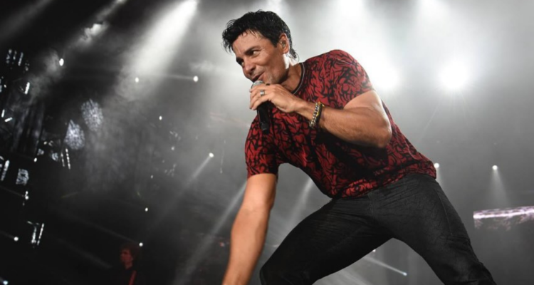 Chayanne en foto cargada a su instagram en referencia a saludo del día del padre