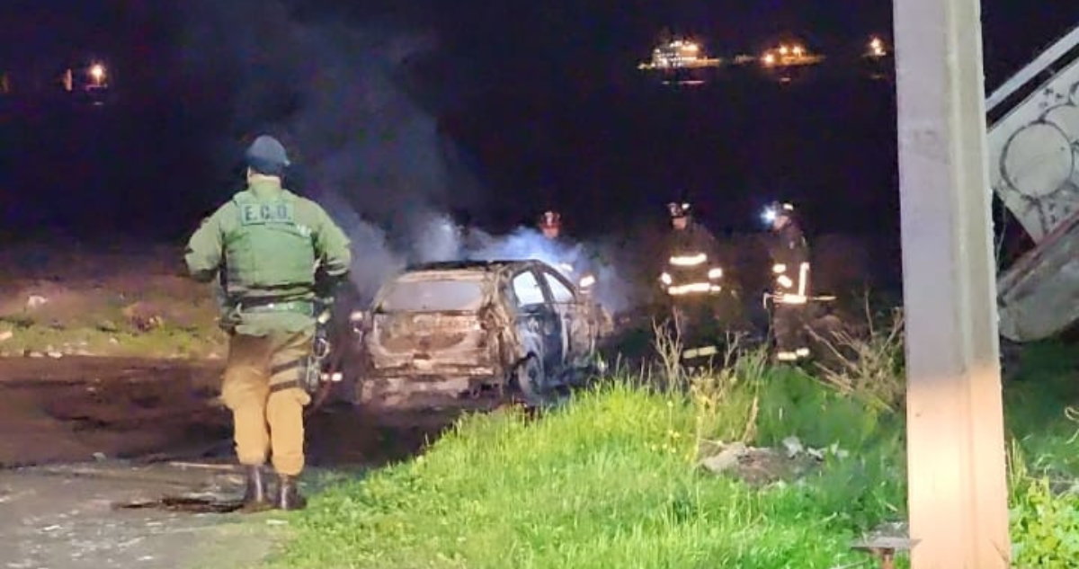 Auto quemado tras robo en Portal de San Pedro