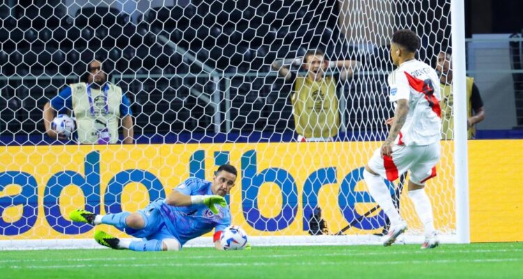 Claudio Bravo lamentó el empate con Perú pero fue optimista de cara a partido con Argentina