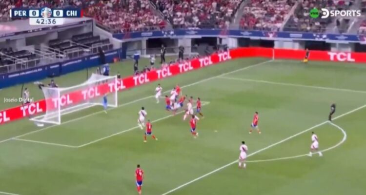 Claudio Bravo, tapadón y registro histórico en Copa América