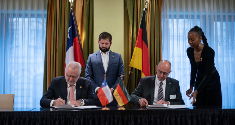 Codelco firma un convenio con la estatal alemana Wismut, en el marco de gira del presidente Boric