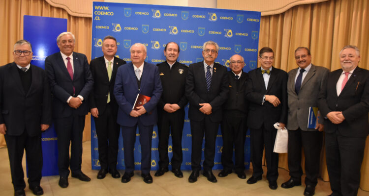 Nuevo libro de expresidente de Bomberos Miguel Reyes Núñez cuenta la historia de la institución