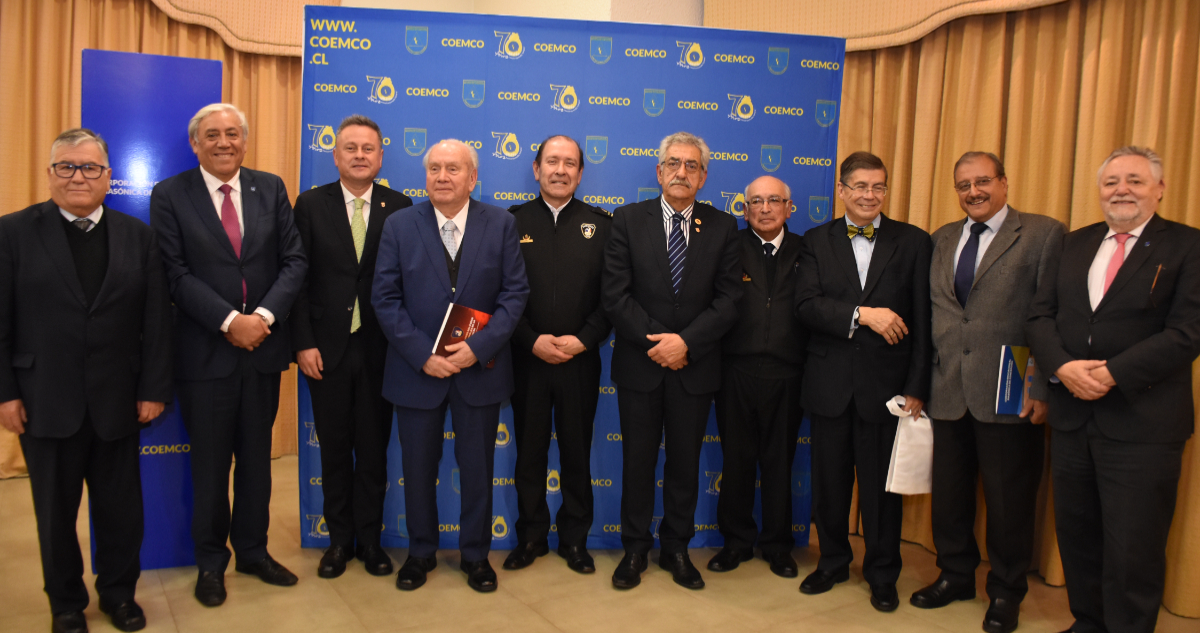 Nuevo libro de expresidente de Bomberos Miguel Reyes Núñez cuenta la historia de la institución