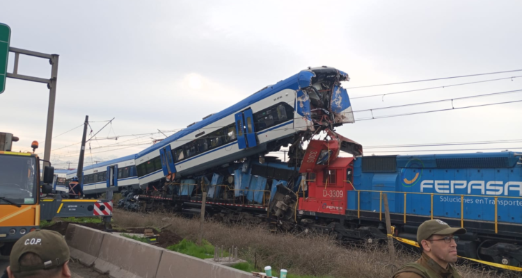 Colisión de trenes detienen por cuasidelito de homicidio a conductor de EFE y al encargado de control