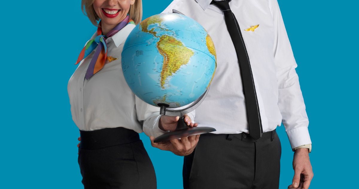 Qué se necesita para ser tripulante de cabina o azafata de avión en Chile, cuánto cuesta el curso, cómo hacerlo gratis y cuánto ganan.