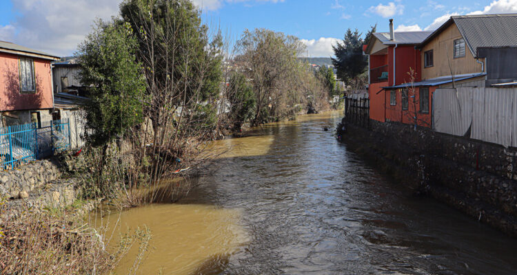 DGA asegura que cauces de agua que causaron estragos en Curanilahue ya están en retroceso