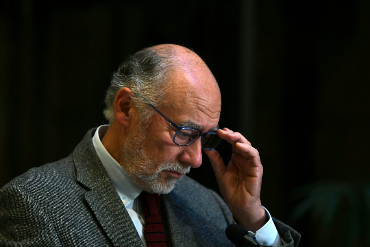 Senador Ivan Flores en conferencia de prensa ,durante la sesion de la camara de diputados en el congreso nacional en valparaiso